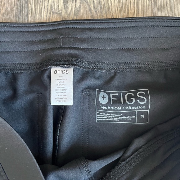 FIGS Women’s Scrub Set Black Size Medium Top Straight Leg Pant Nurse Scrubs - Picture 6 of 8